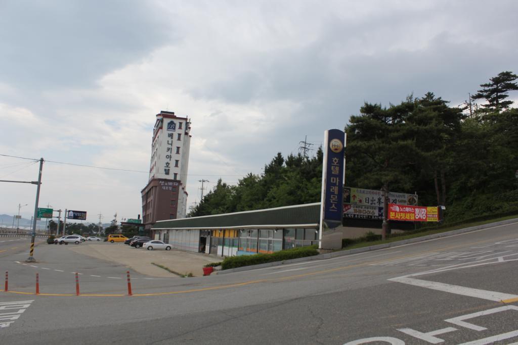 Benikea Hotel Mountain & Ocean Daepohang Sokcho Esterno foto